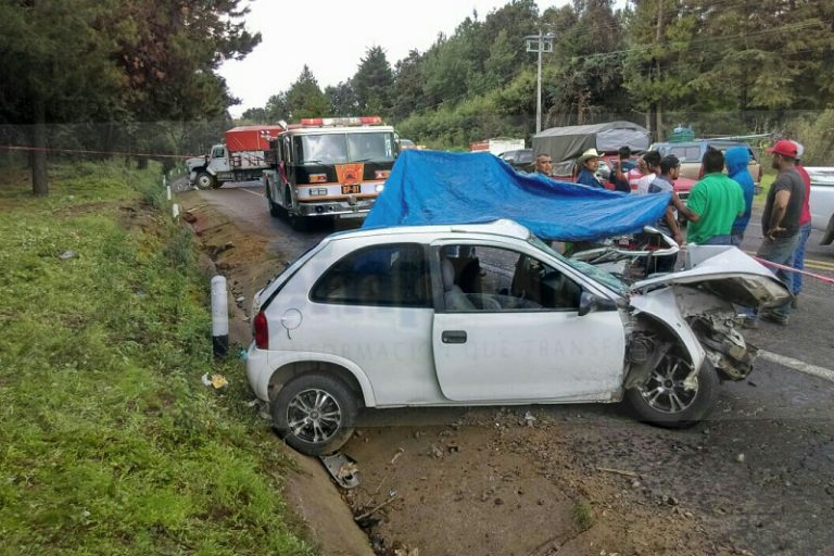 Aparatoso Accidente Entre Auto Y Camión Deja Un Muerto Y Tres ...