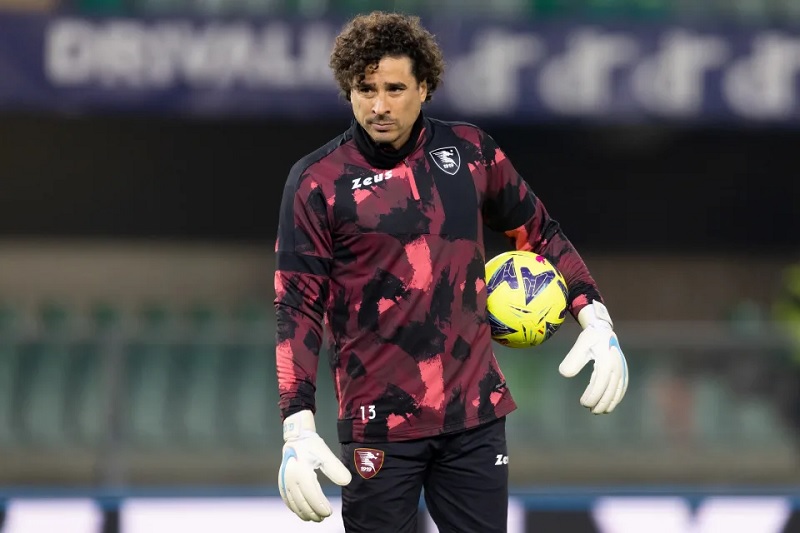 Guillermo Ochoa, Italia