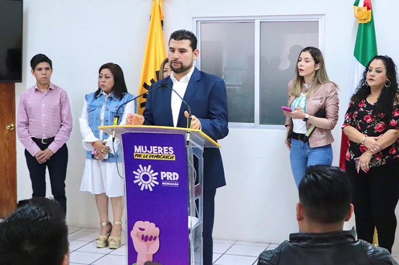 PRD Michoacán, AMLO, Falta de maestros