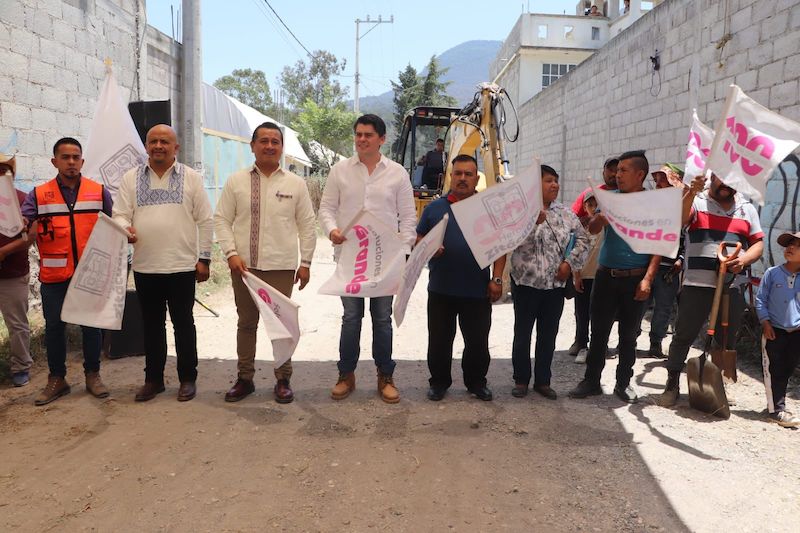 Toño Ixtláhuac, Carlos Torres Piña