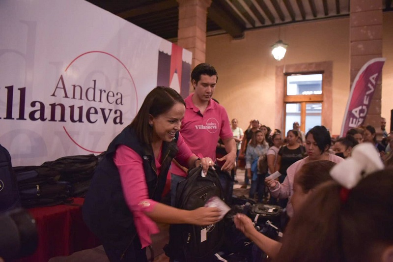 Andrea Villanueva, Congreso de Michoacán, Útiles escolares