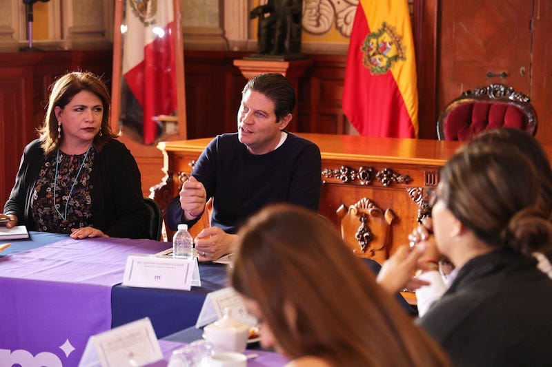 Fabiola Alanís Sámano, Alfonso Martínez Alcazar