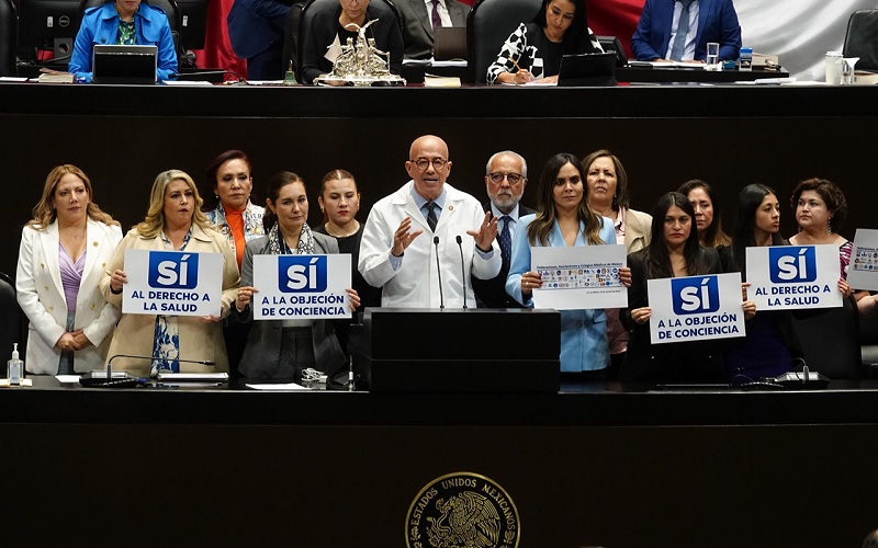 PAN, Sector salud, Morena