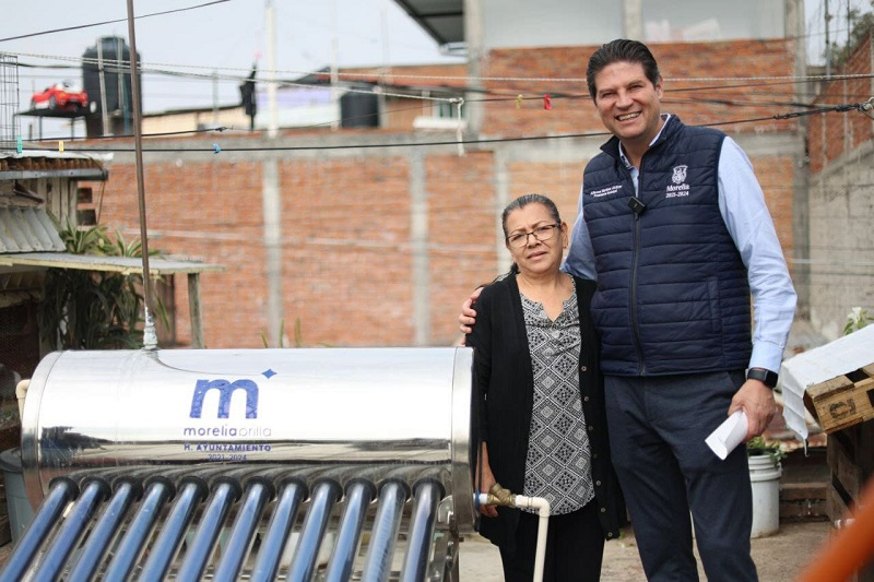 entrega de calentadores solares, Morelia, Alfonso Martínez