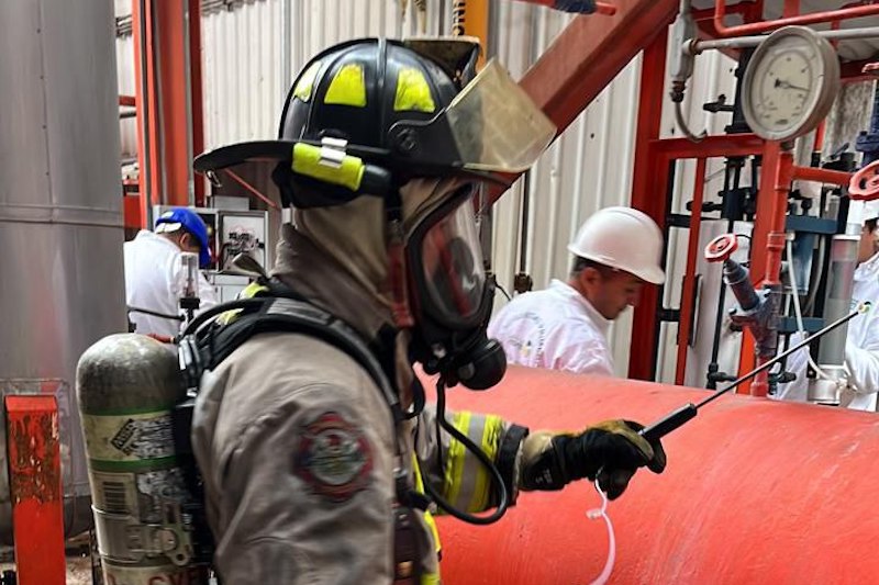 Bombero fuga de amoníaco