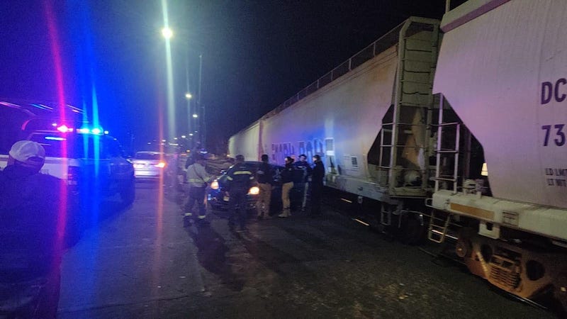 Tren impactó auto en Morelia
