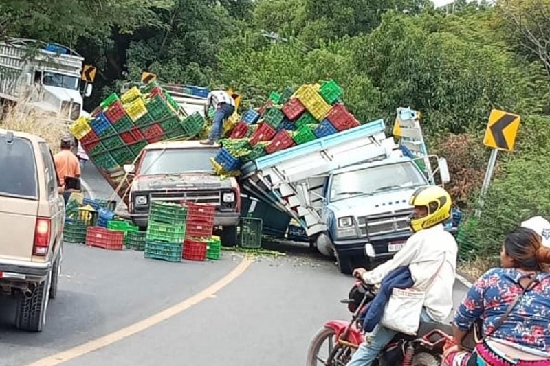 Accidente, Camiones de limones, Michoacán
