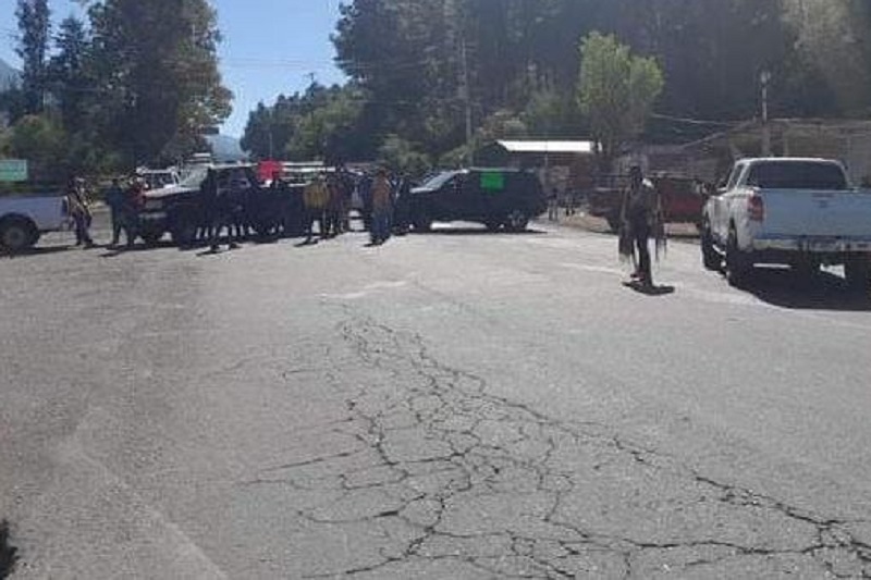 Bloqueo en carretera, Los Reyes, Michoacán