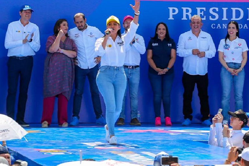Xóchitl Gálvez, Morelia, Araceli Saucedo