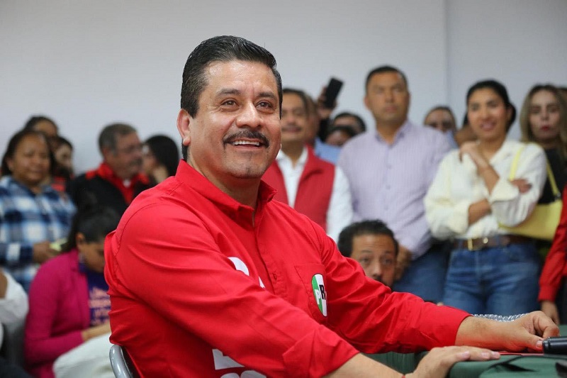 Fuerza y Corazón por México, Roberto Carlos López