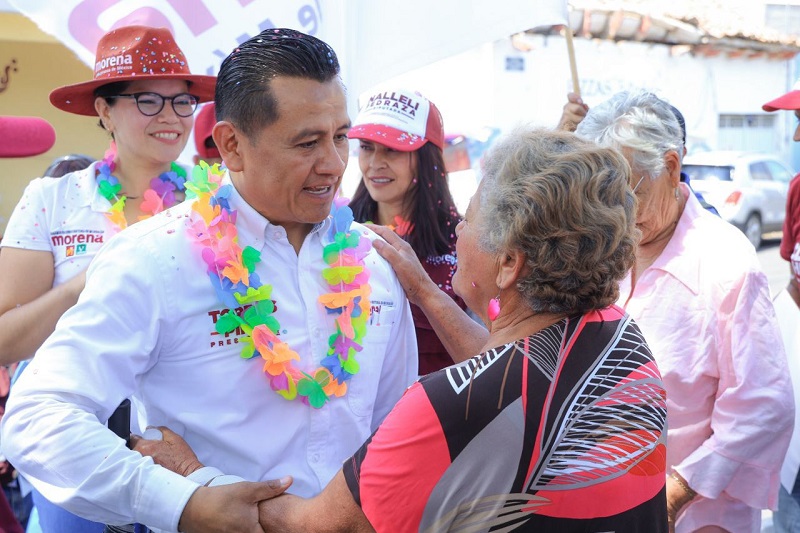 Sigamos Haciendo Historia, Carlos Torres Piña