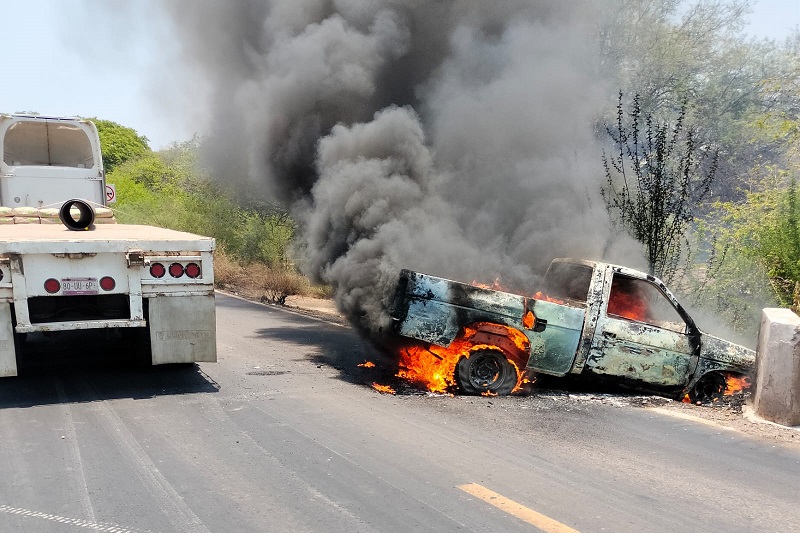 bloqueos carreteros en Michoacán