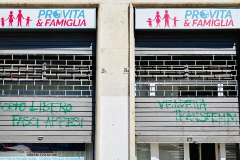Pro Vita & Famiglia, Feminismo, Vandalismo, Roma