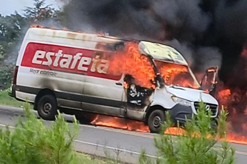 Vehículos incendiados, Tangamandapio, Michoacán