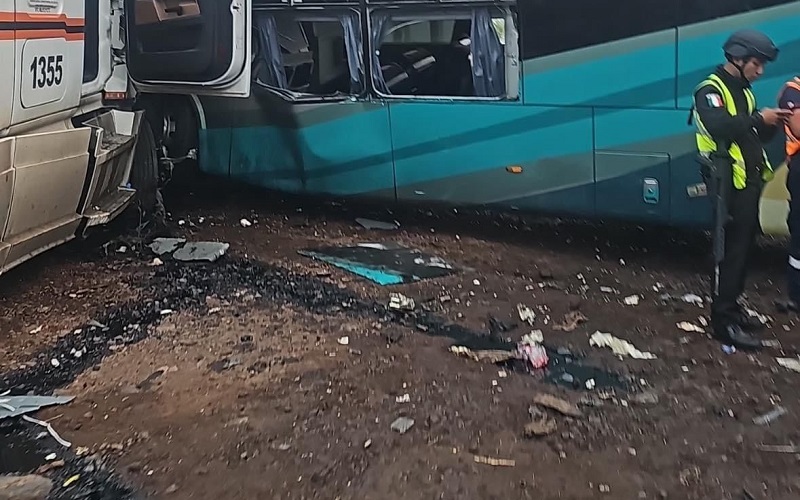 tráiler y autobús, Choque, Muertos, Pátzcuaro