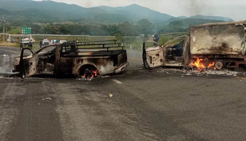 quema de vehículos, bloqueos carreteros, Michoacán