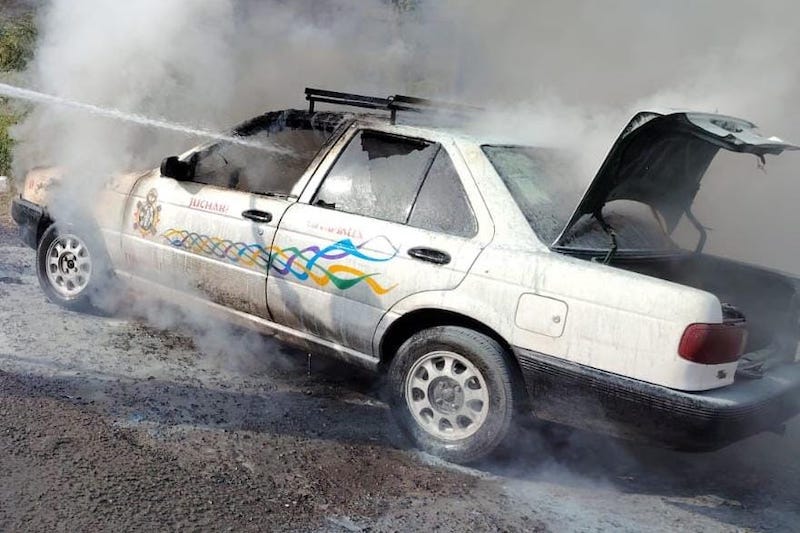 Taxi incendiado