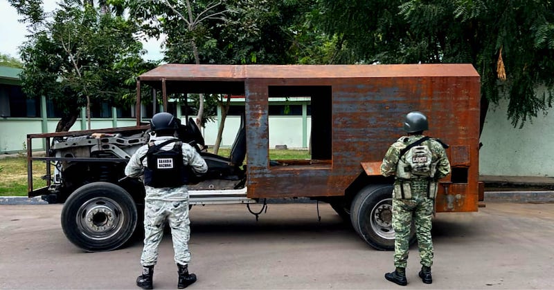 Aseguran camión monstruo en Apatzingán