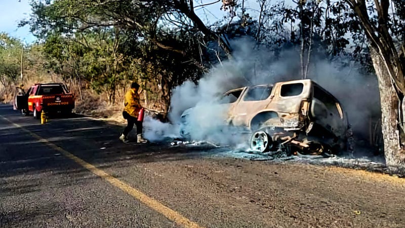 Camioneta incendiada