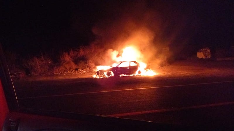 Auto incendiado