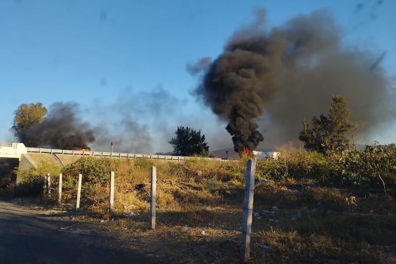 Quemas y bloqueos carreteros