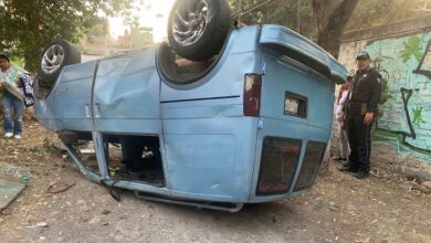 Camioneta volcada