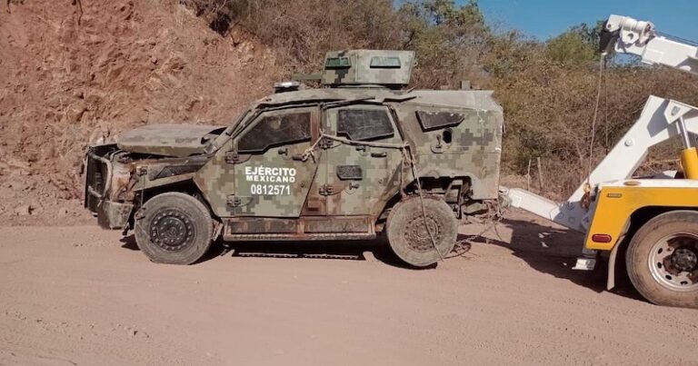 Estalla camión blindado, Ejército Mexicano