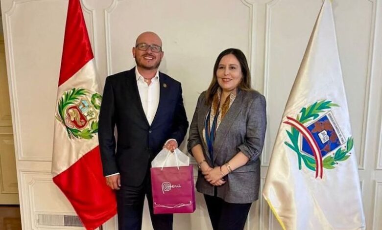 Jose Hinojosa, Yesica Fonseca