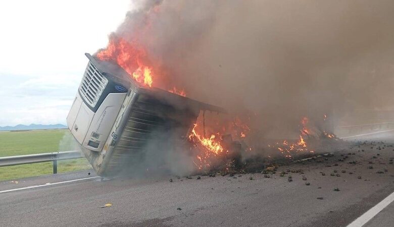 Remolque incendiado