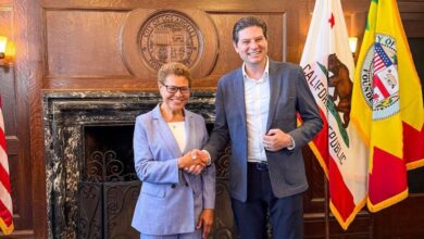 Karen Bass, Alfonso Martínez Alcázar