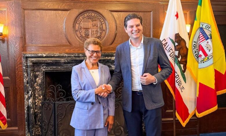 Karen Bass, Alfonso Martínez Alcázar