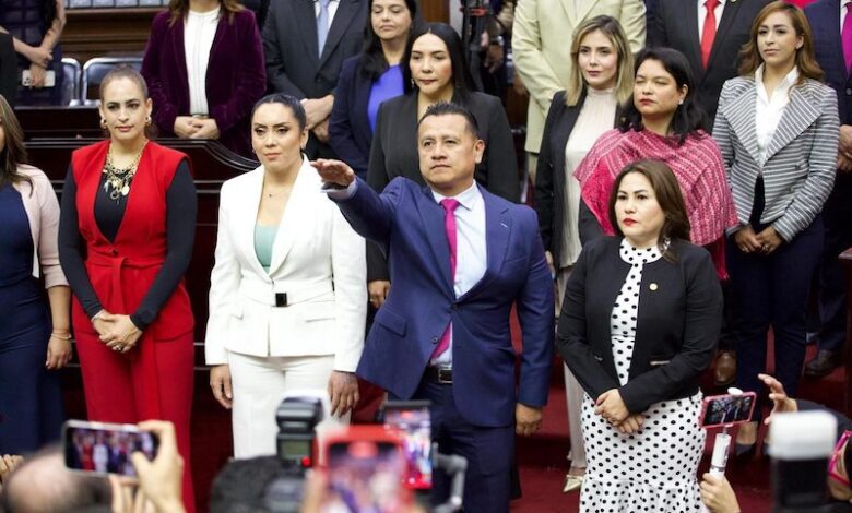 Carlos Torres Piña rinde protesta como nuevo titular de la FGE