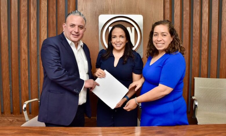 Carlos Quintana, Andrea Villanueva, Ángeles Toro