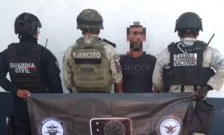 Detenido con policías y militares