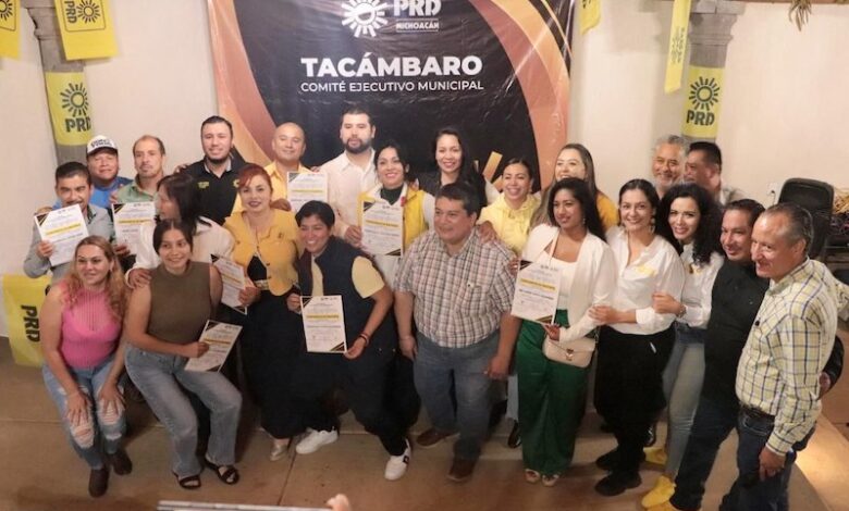 Perredistas en Tacámbaro