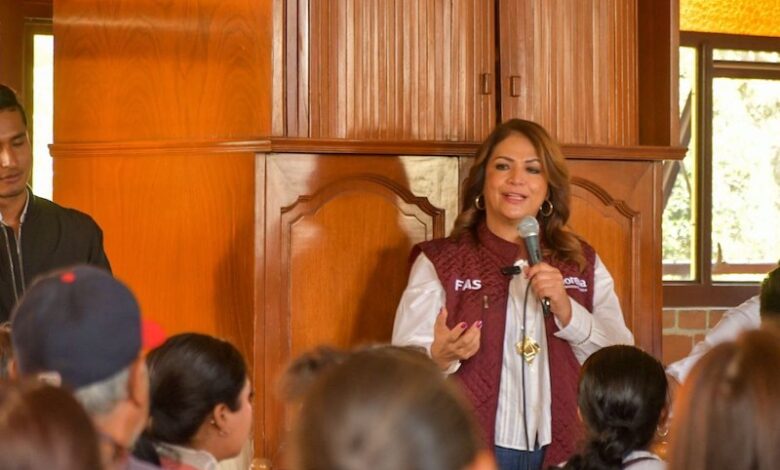 Fabiola Alanís en discurso