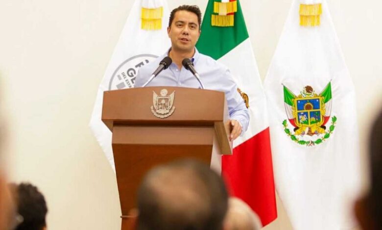 Felifer Macías, Querétaro