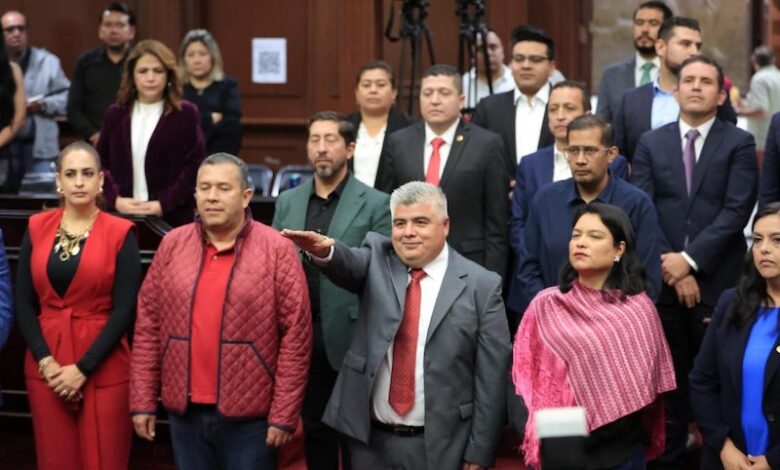 Omar Alexandro Negrón Villafán rinde protesta