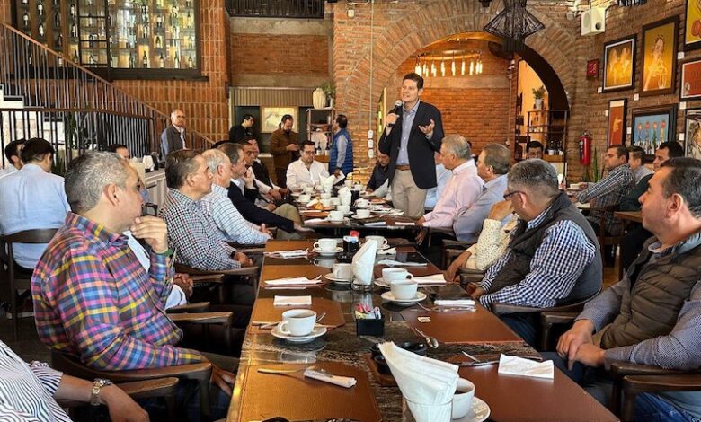 Alfonso Martínez Alcázar con empresarios de Zamora