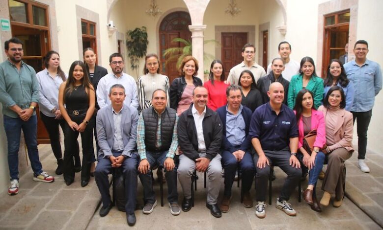 Consejo Ciudadano de Morelia y OOAPAS posan para la foto