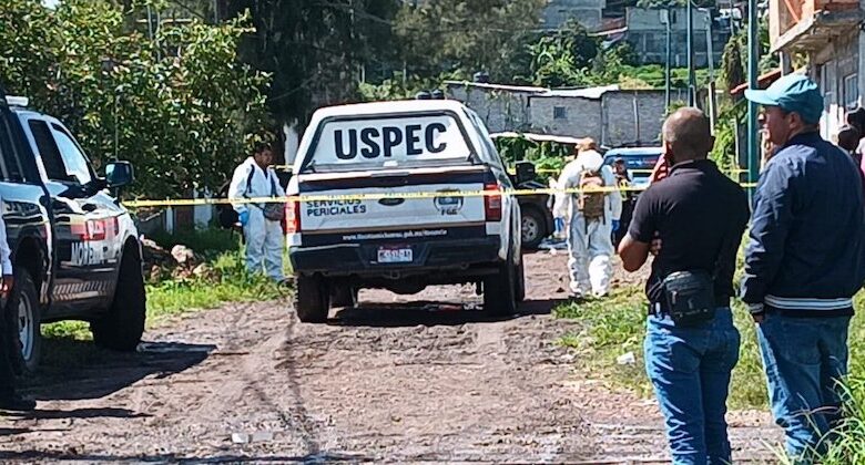 Camioneta de la USPEC en la escena del crimen