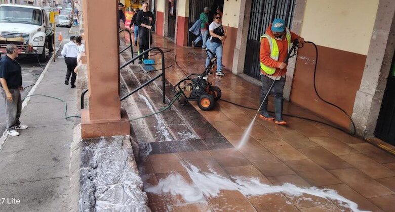 Jornada de limpieza en el Mercado Nicolás Bravo