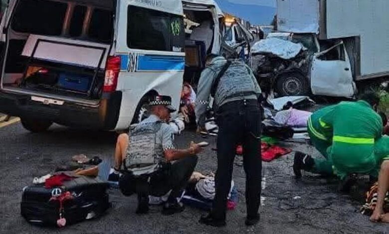 Choque de frente en Autopista Siglo XXI