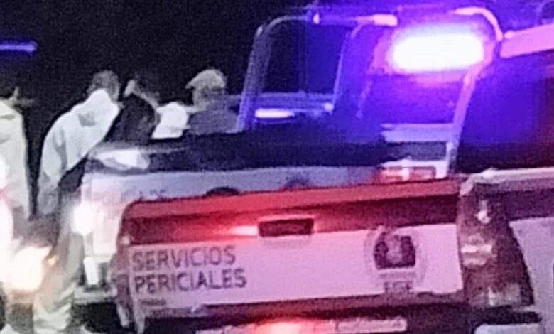 Camioneta de Servicios Periciales de la FGE de Michoacán