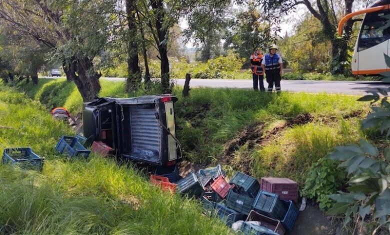 Camioneta volcada