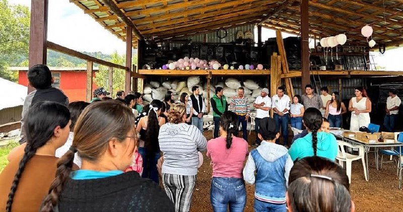 Ernesto Núñez lleva su campaña Ver de Verdad a Santiago Undameo