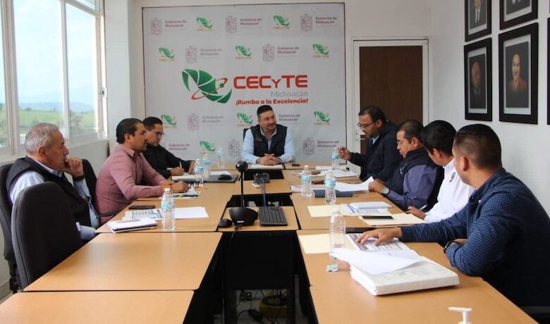 Juan Carlos Velasco Procell en reunión con directivos