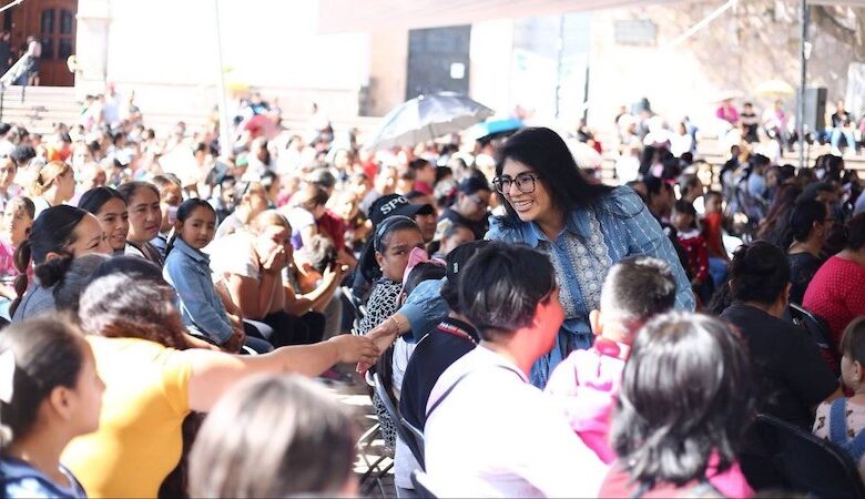 Vanessa Caratachea encabeza evento con familias