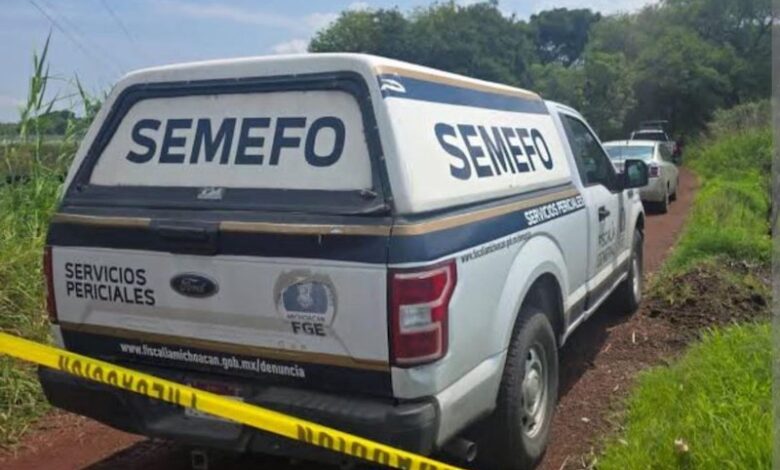 Camioneta del Servicio Médico Forense