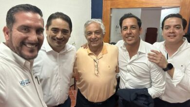 Benjamín Farfán con otros panistas